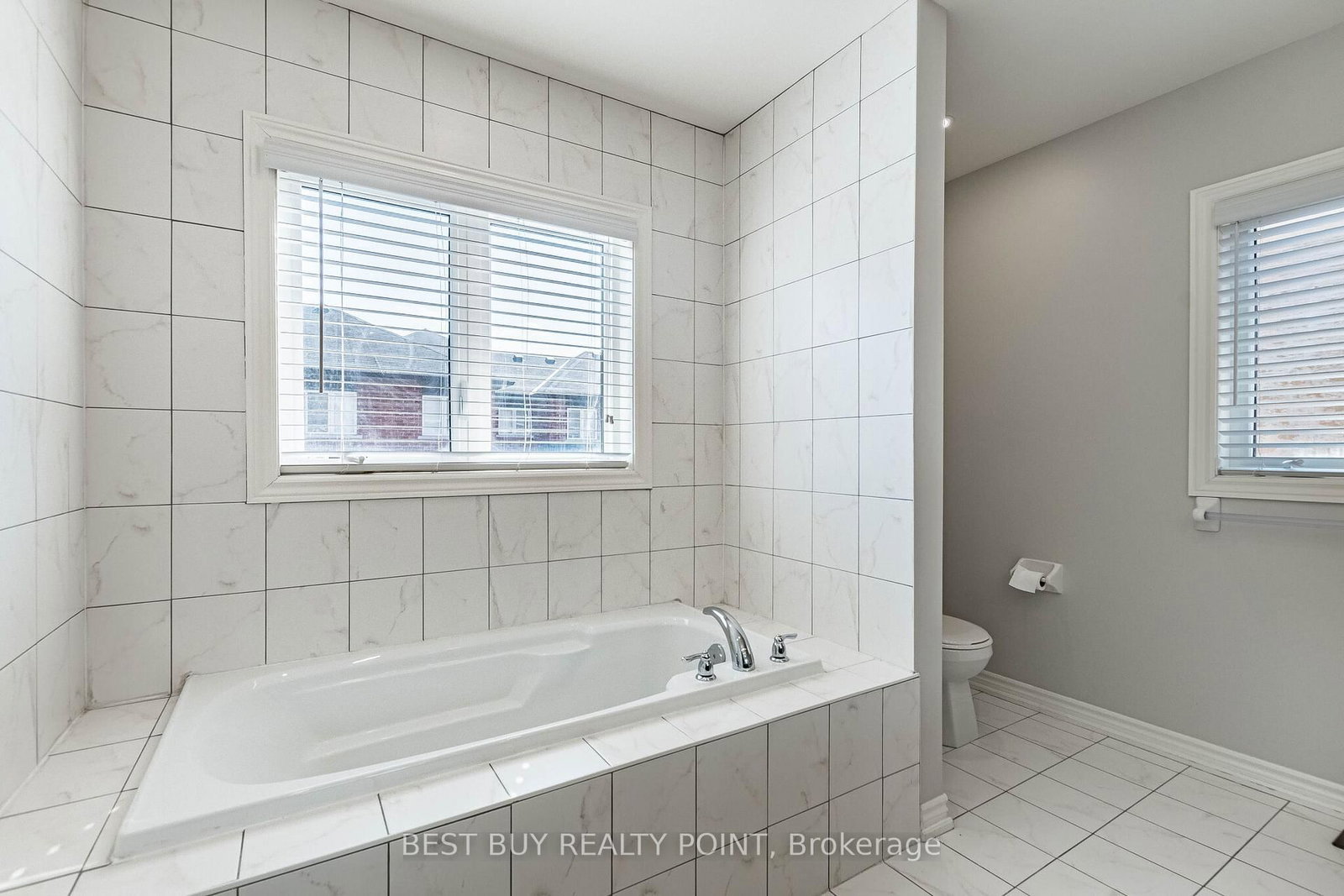 Semi-Detached House for sale at 92 Colville Place, Milton, Ontario, L9E 1G8 - Ford - MLS: W12912884