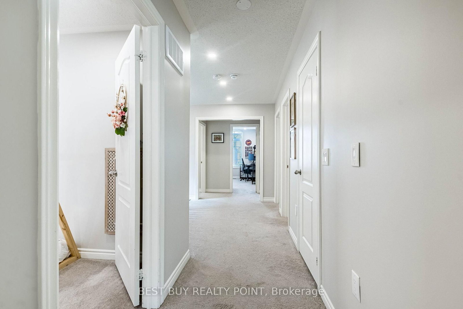 Semi-Detached House for sale at 92 Colville Place, Milton, Ontario, L9E 1G8 - Ford - MLS: W12912884