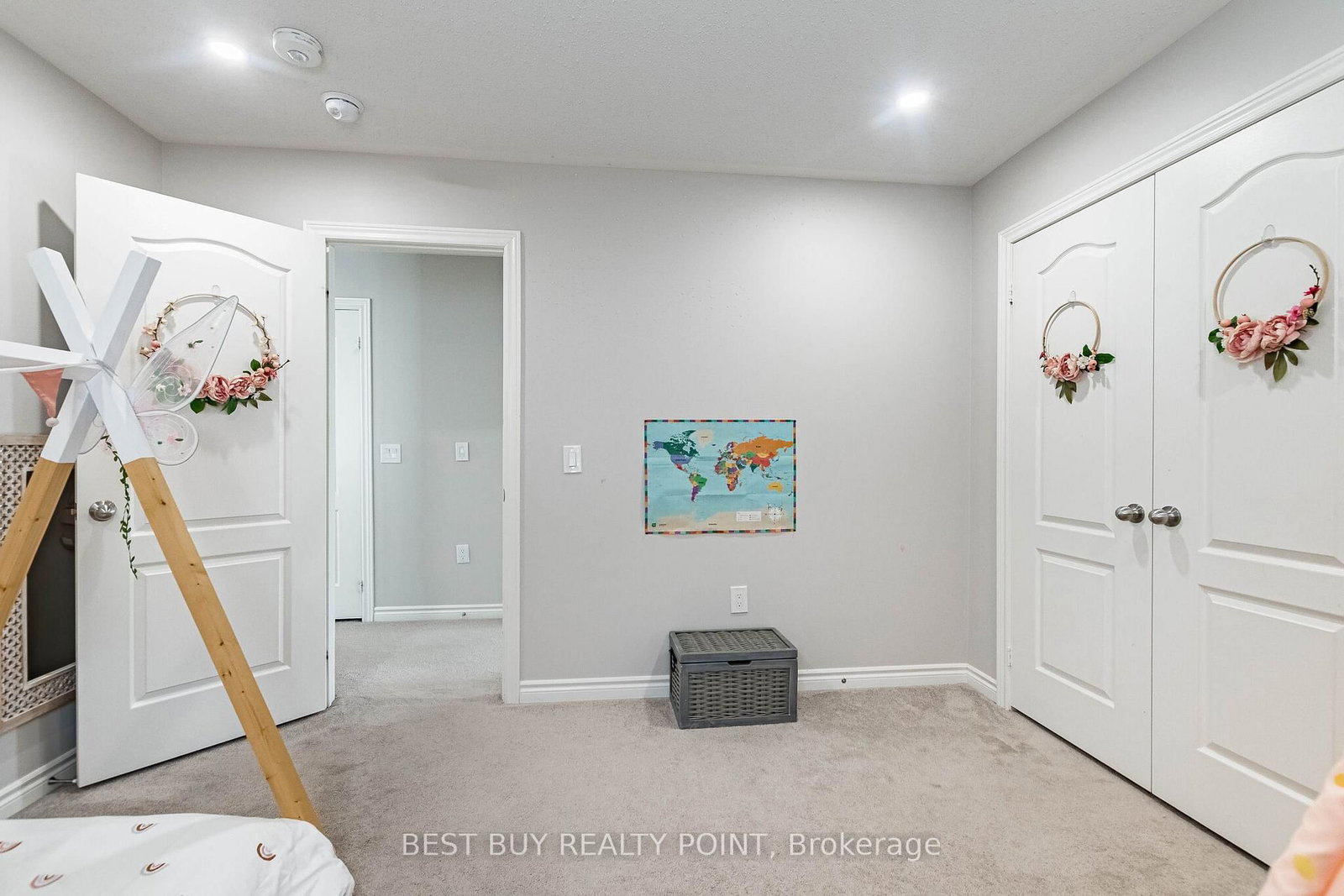 Semi-Detached House for sale at 92 Colville Place, Milton, Ontario, L9E 1G8 - Ford - MLS: W12912884