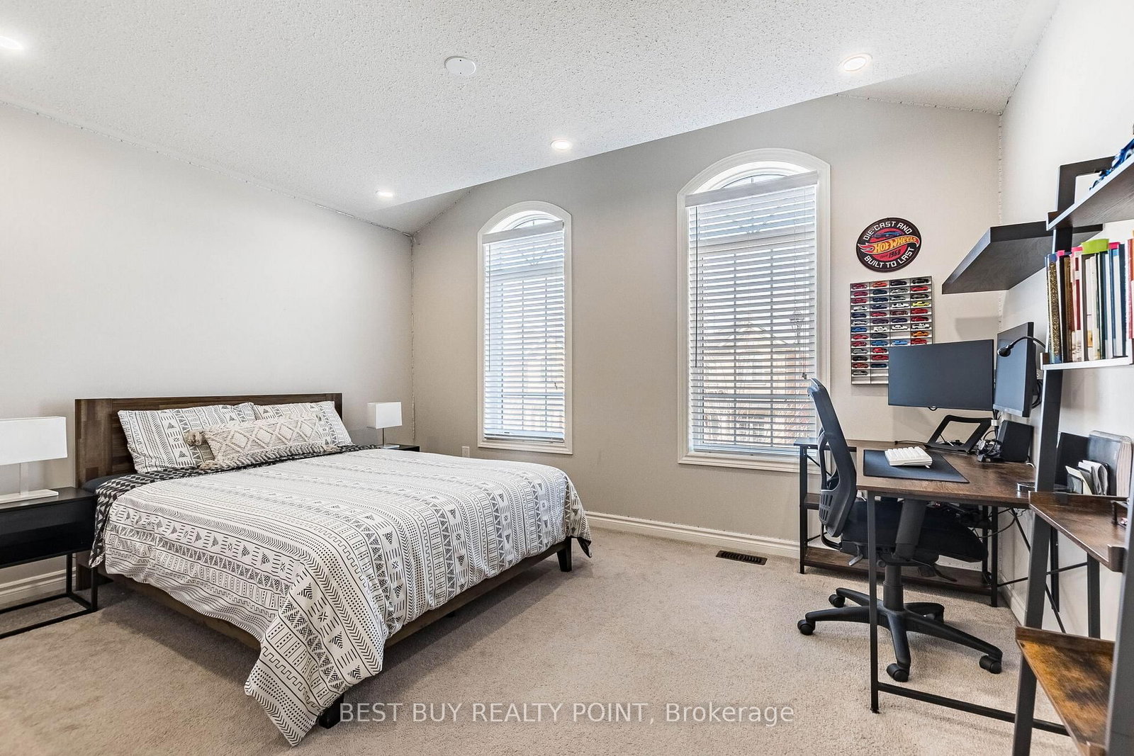 Semi-Detached House for sale at 92 Colville Place, Milton, Ontario, L9E 1G8 - Ford - MLS: W12912884