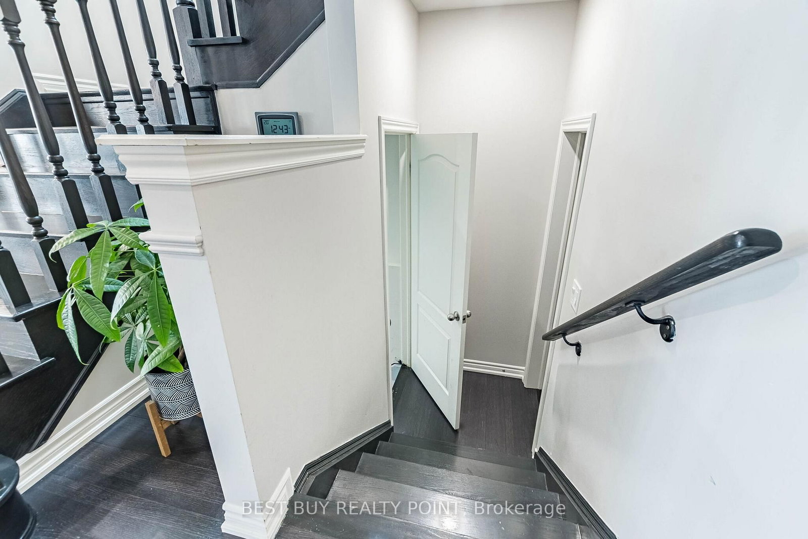 Semi-Detached House for sale at 92 Colville Place, Milton, Ontario, L9E 1G8 - Ford - MLS: W12912884