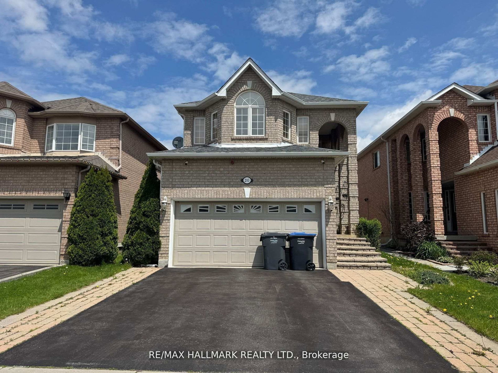 Detached House for sale at 203 Landsbridge Street, Caledon, Ontario, L7E 2J6 - Bolton East - MLS: W12913006