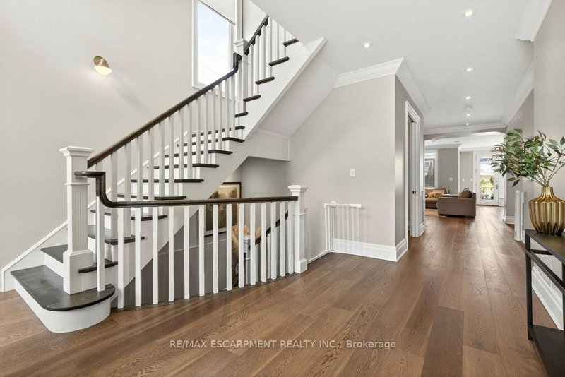 195 Pomona Ave, Burlington, L7N 1S9 | Image 3