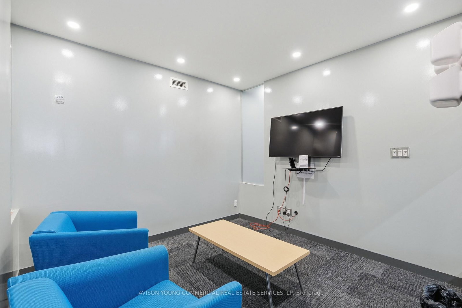 96 Mowat Avenue, Unit 2nd Floor - Photo 15