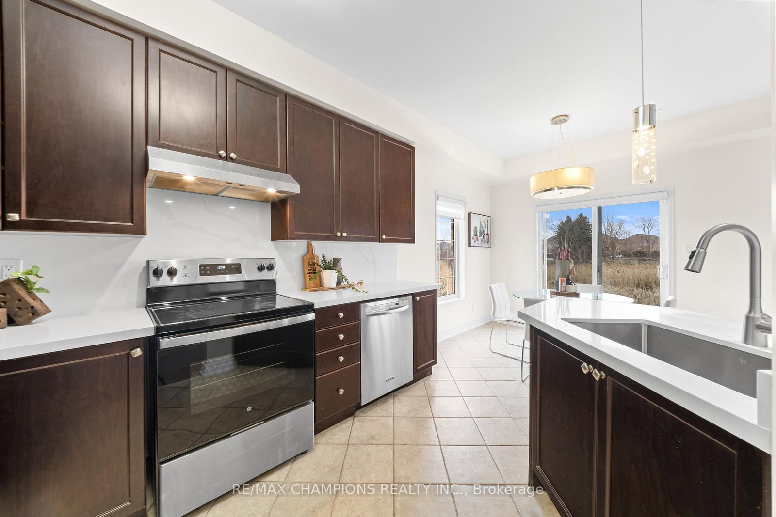 Detached House for sale at 42 Abbotsbury Drive, Brampton, Ontario, L6X 0S3 - Credit Valley - MLS: W12914332