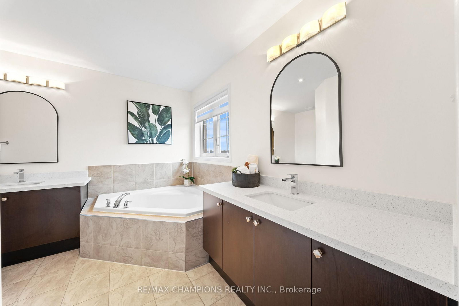 Detached House for sale at 42 Abbotsbury Drive, Brampton, Ontario, L6X 0S3 - Credit Valley - MLS: W12914332