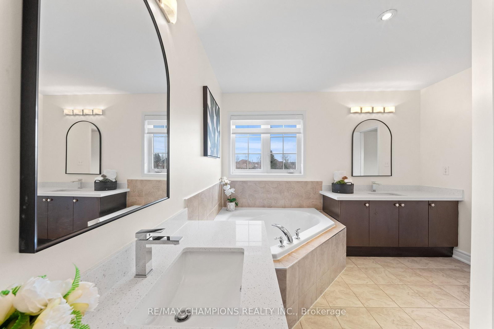 Detached House for sale at 42 Abbotsbury Drive, Brampton, Ontario, L6X 0S3 - Credit Valley - MLS: W12914332