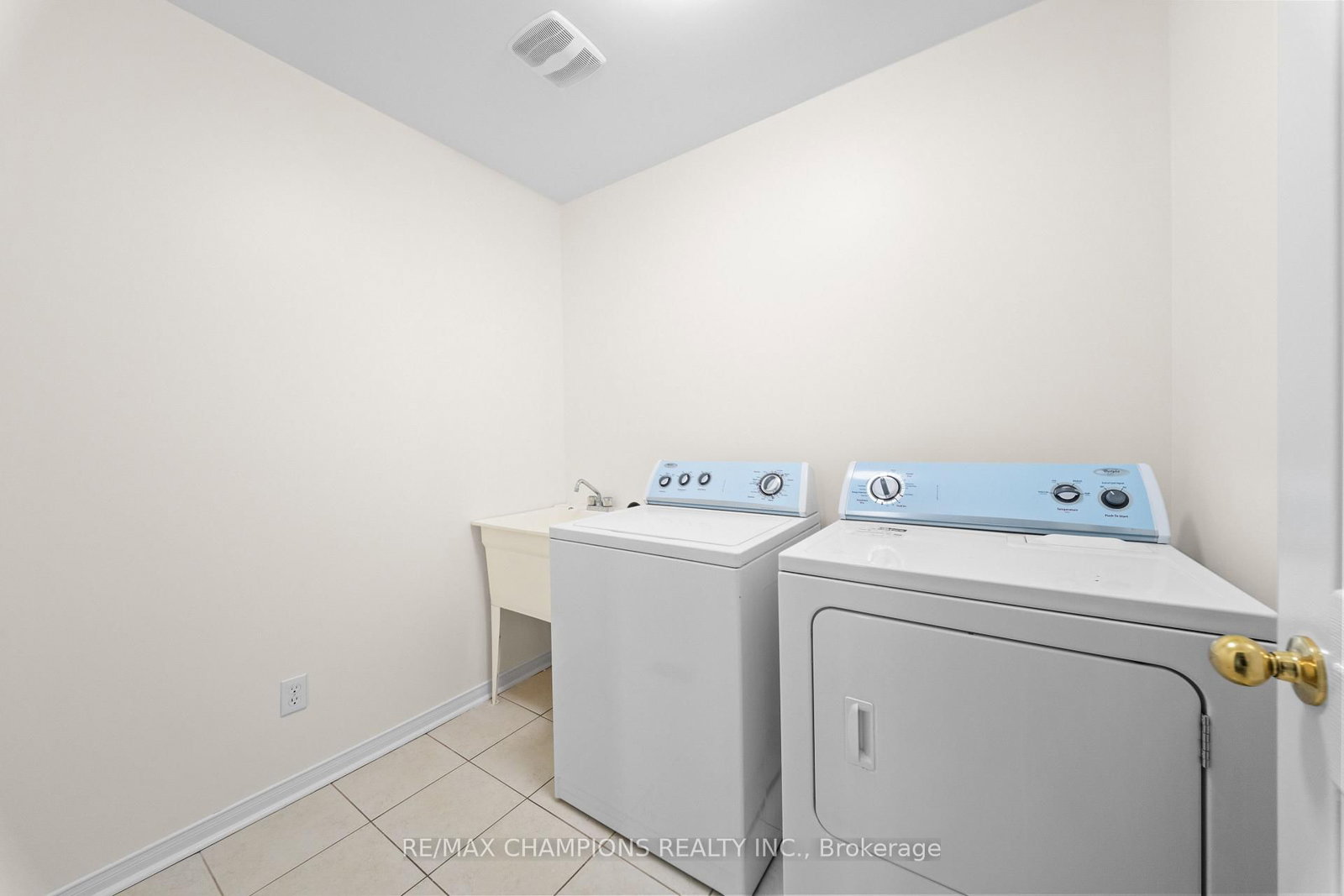 Detached House for sale at 42 Abbotsbury Drive, Brampton, Ontario, L6X 0S3 - Credit Valley - MLS: W12914332