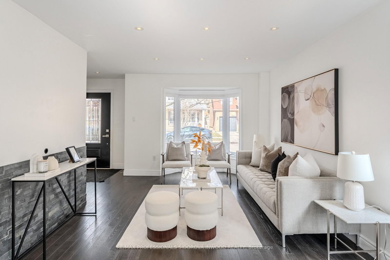 2218 Bluegrass Lane, Burlington, L7L 6L5 | Image 3