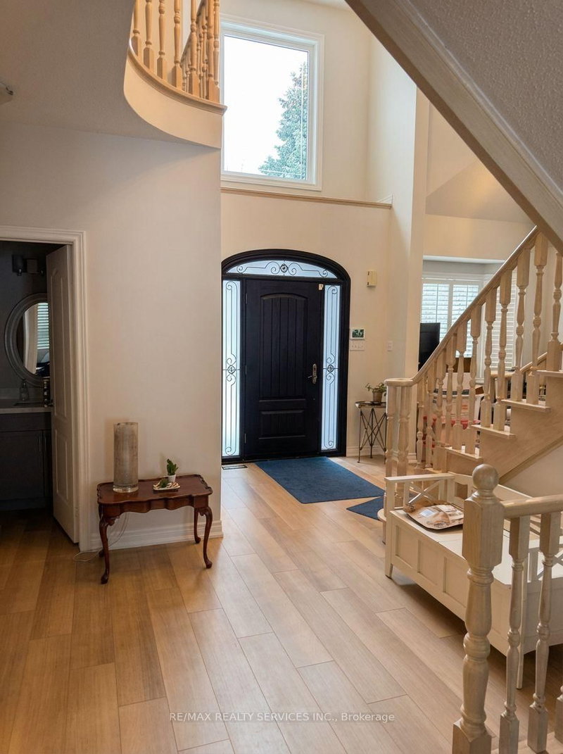 2432 Marisa Crt, Mississauga, L5K 2P5 | Image 3