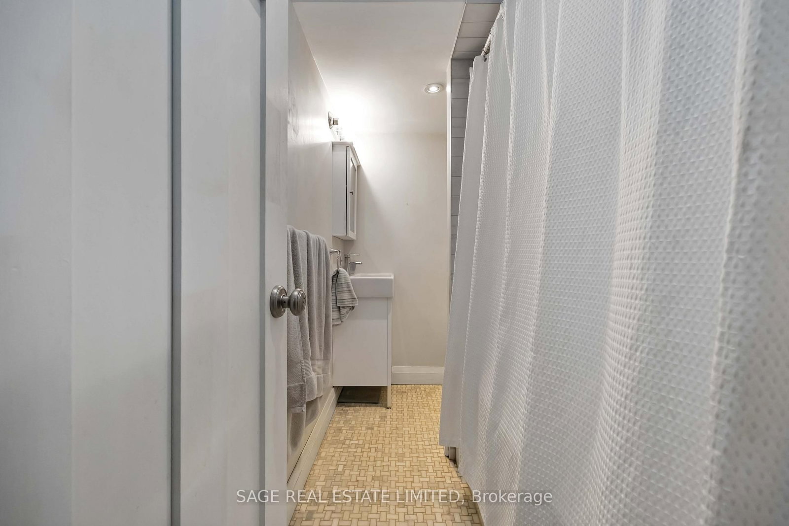 182 Indian Grove, Unit Lower - Photo 21