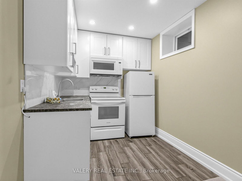 Lower - 133 Meadowvale Dr, Toronto, M8Z 3K2 | Image 3