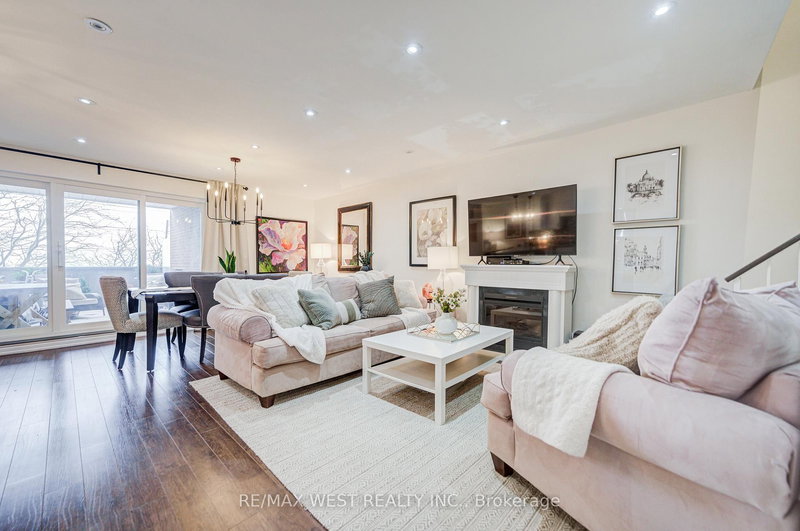 320 - 3025 The Credit Woodlands Dr, Mississauga, L5C 2V3 | Image 2