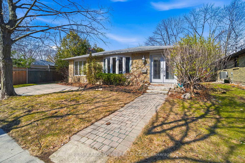 481 Anthony Dr, Oakville, L6J 2K6 | Image 2