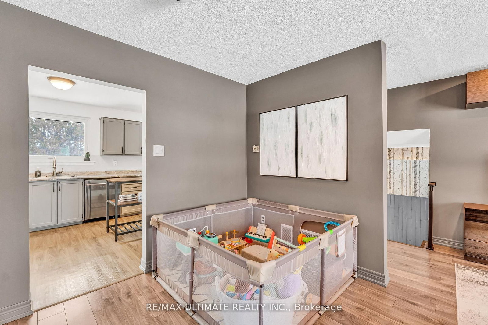 Detached House for sale at 37 Banbury Court, Brampton, Ontario, L6T 1Y9 - Avondale - MLS: W12915232