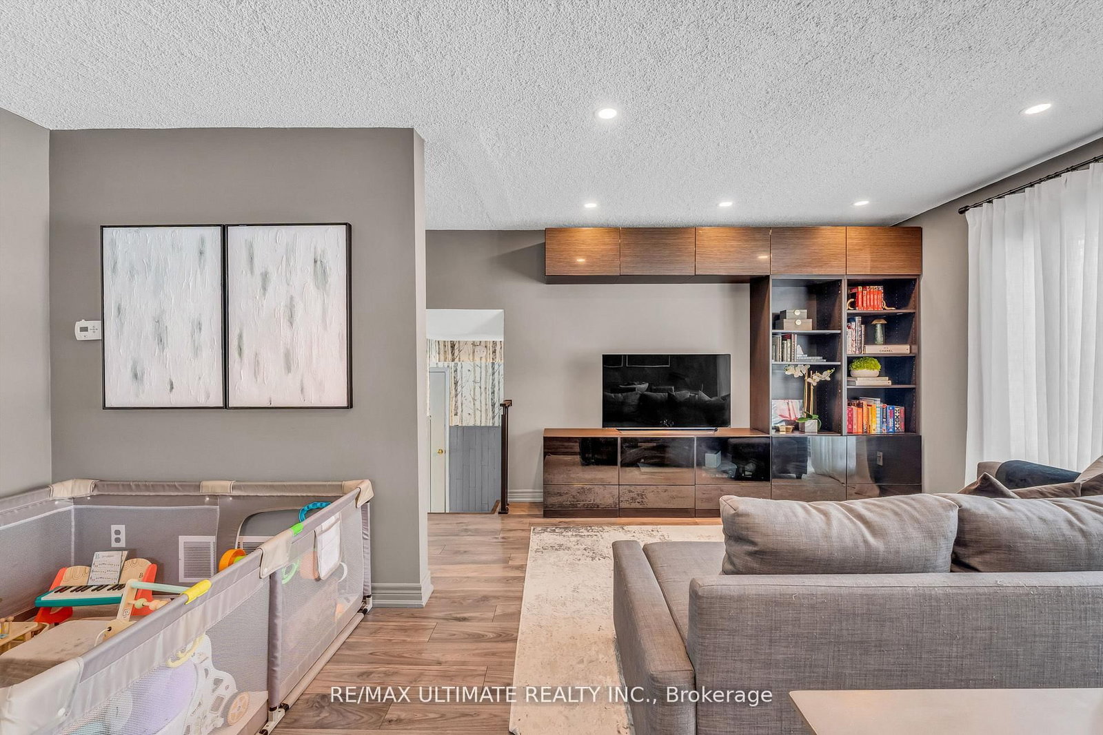 Detached House for sale at 37 Banbury Court, Brampton, Ontario, L6T 1Y9 - Avondale - MLS: W12915232