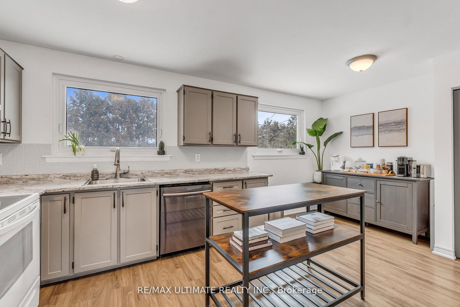 Detached House for sale at 37 Banbury Court, Brampton, Ontario, L6T 1Y9 - Avondale - MLS: W12915232