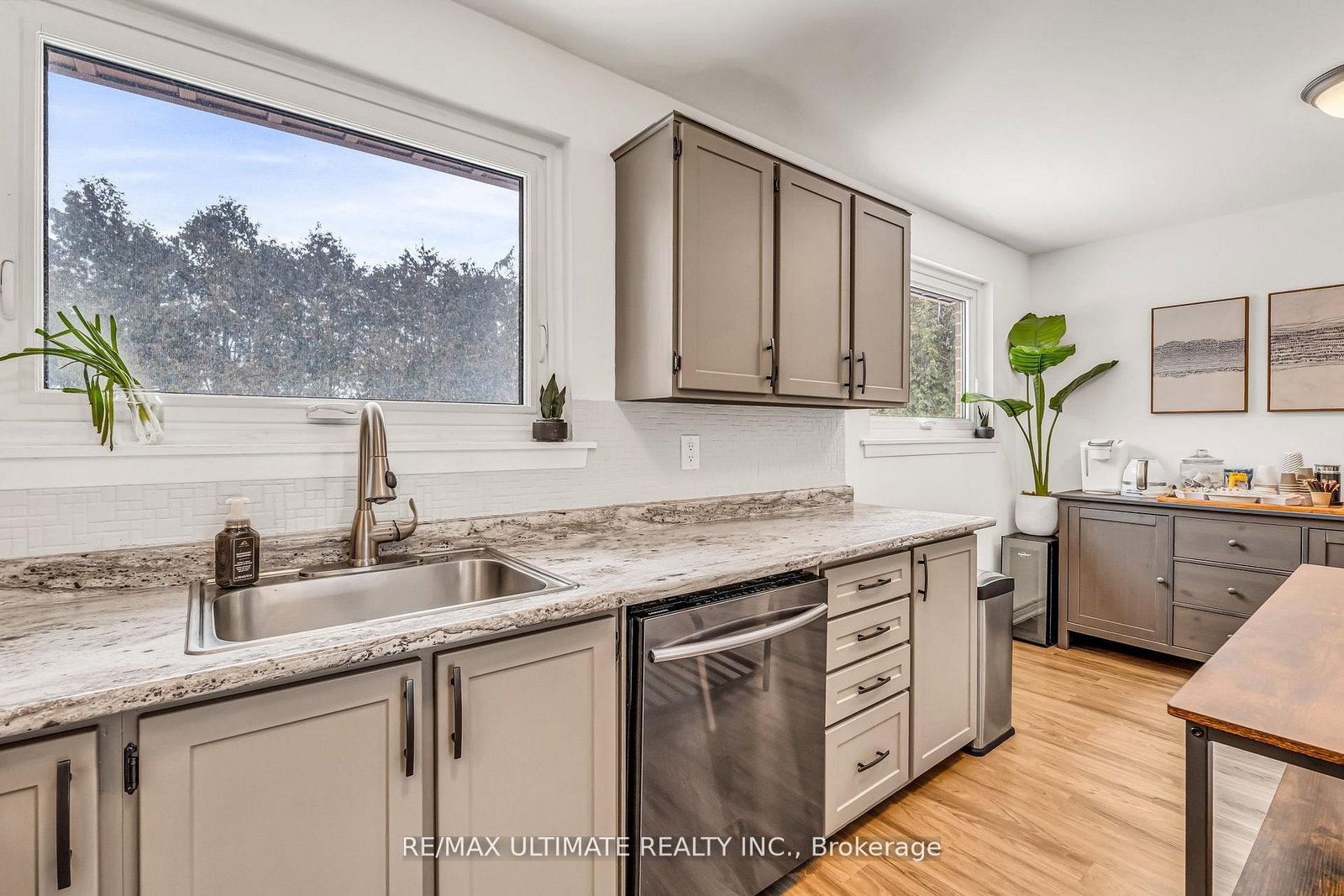 Detached House for sale at 37 Banbury Court, Brampton, Ontario, L6T 1Y9 - Avondale - MLS: W12915232