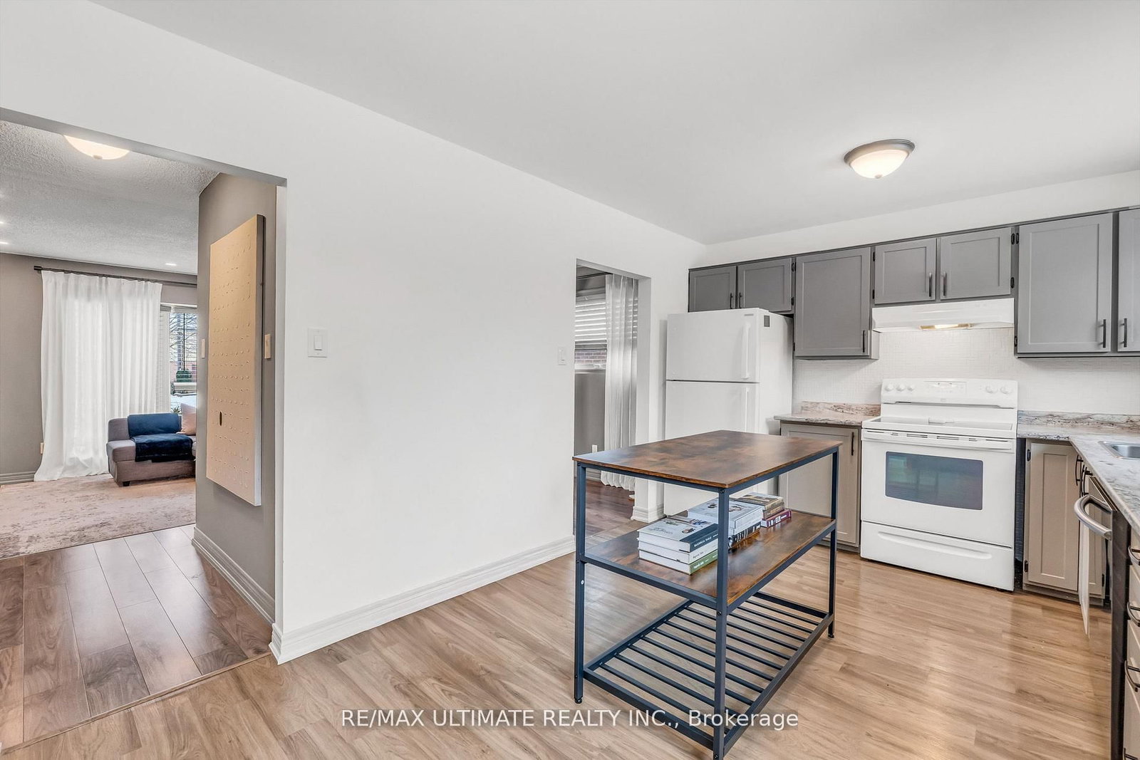 Detached House for sale at 37 Banbury Court, Brampton, Ontario, L6T 1Y9 - Avondale - MLS: W12915232