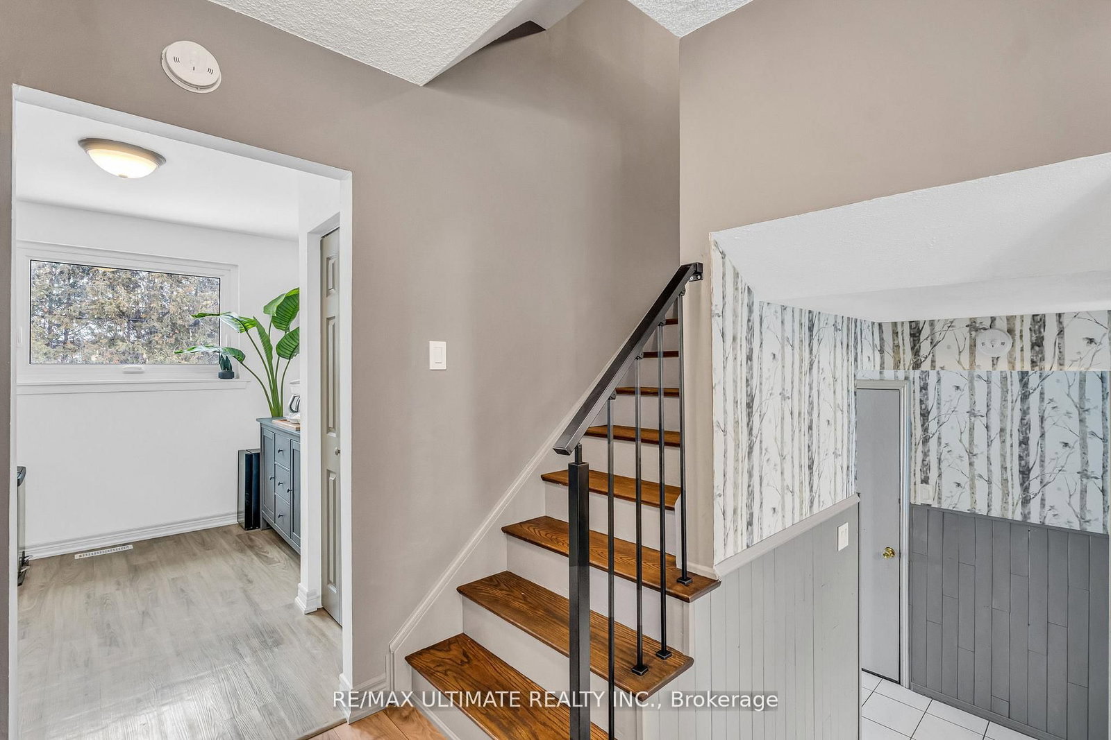 Detached House for sale at 37 Banbury Court, Brampton, Ontario, L6T 1Y9 - Avondale - MLS: W12915232