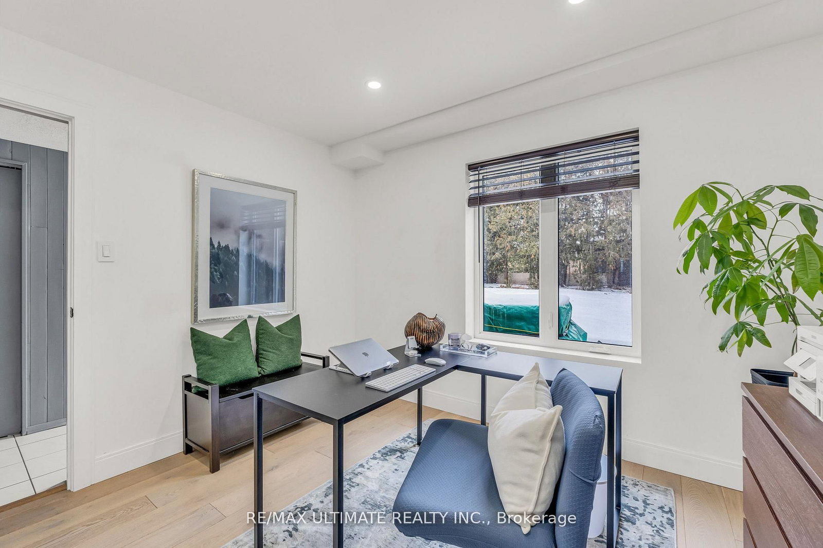 Detached House for sale at 37 Banbury Court, Brampton, Ontario, L6T 1Y9 - Avondale - MLS: W12915232