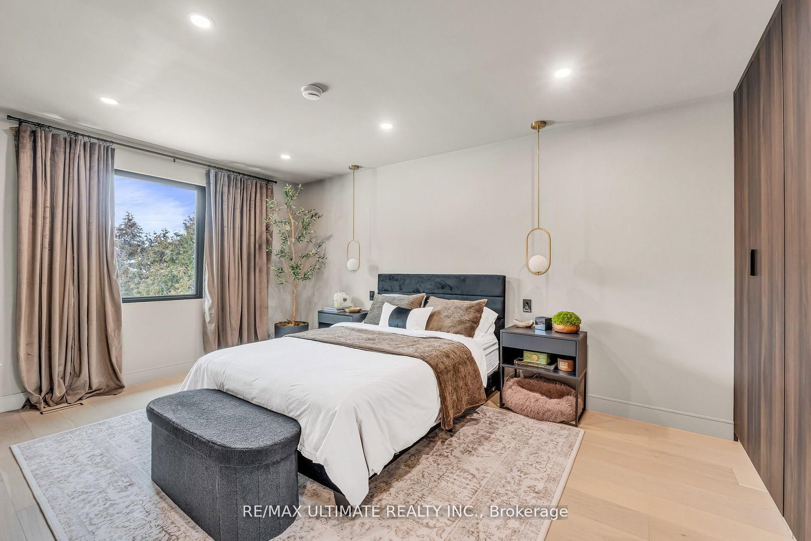 Detached House for sale at 37 Banbury Court, Brampton, Ontario, L6T 1Y9 - Avondale - MLS: W12915232