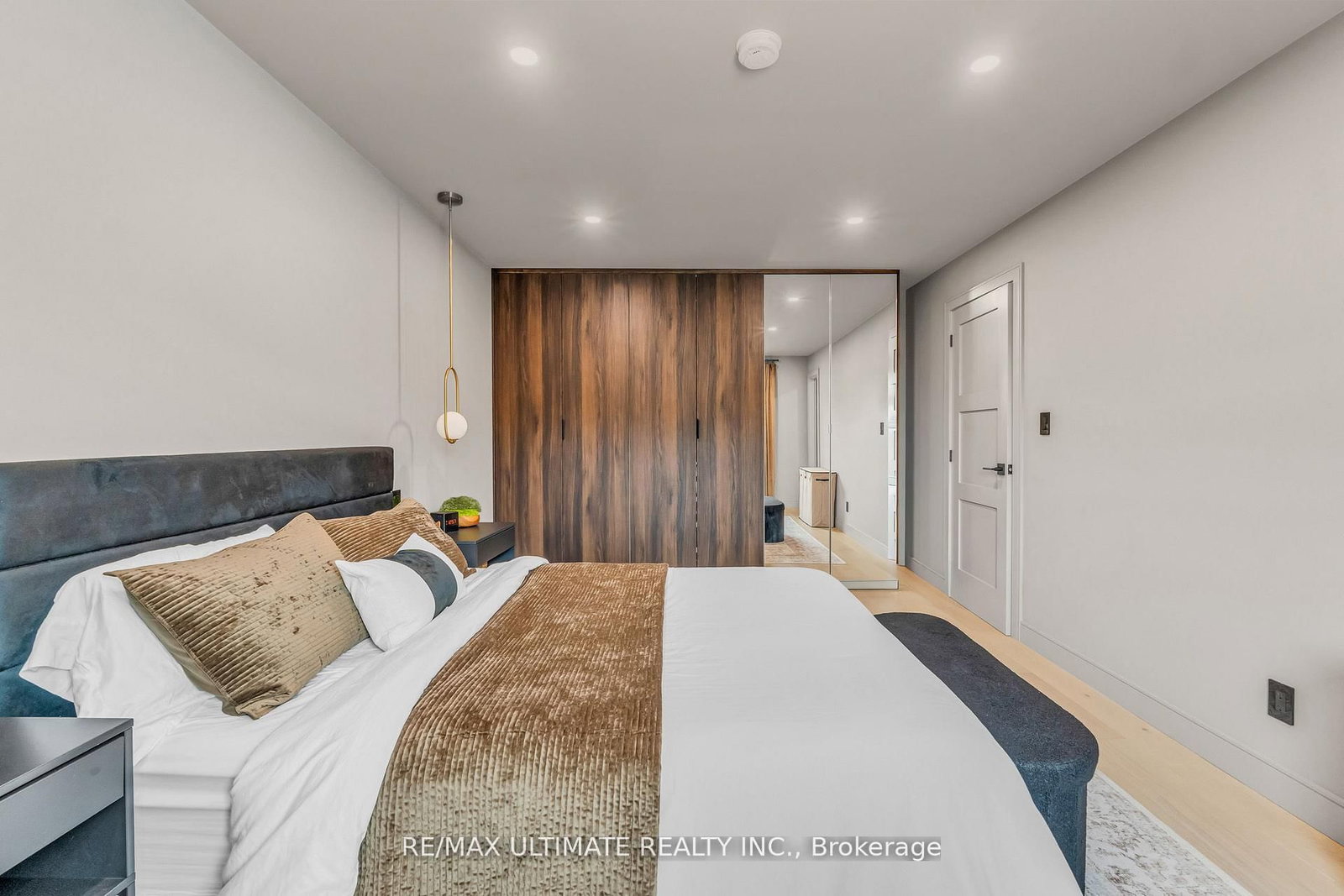 Detached House for sale at 37 Banbury Court, Brampton, Ontario, L6T 1Y9 - Avondale - MLS: W12915232