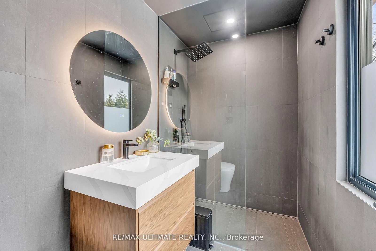 Detached House for sale at 37 Banbury Court, Brampton, Ontario, L6T 1Y9 - Avondale - MLS: W12915232