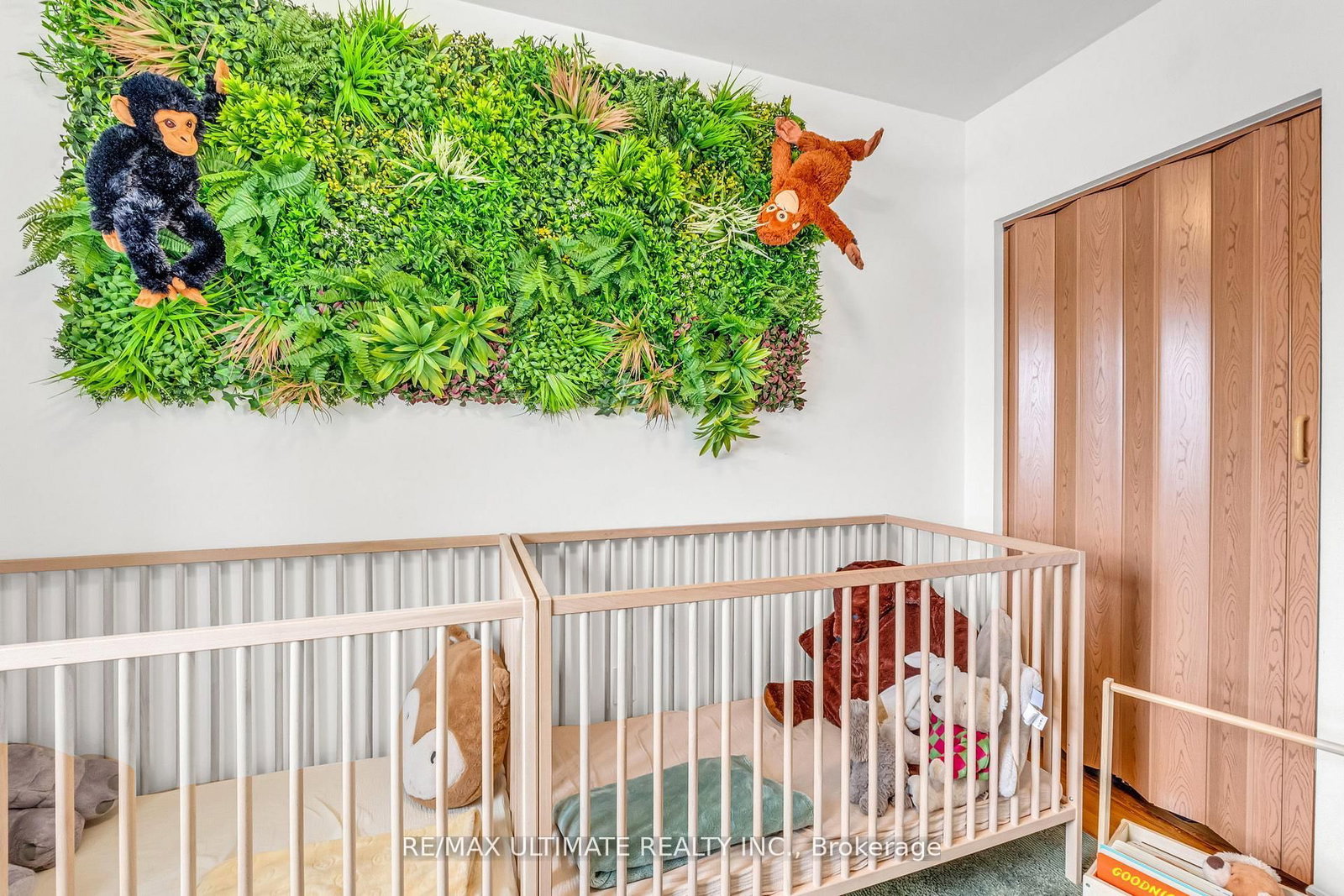 Detached House for sale at 37 Banbury Court, Brampton, Ontario, L6T 1Y9 - Avondale - MLS: W12915232