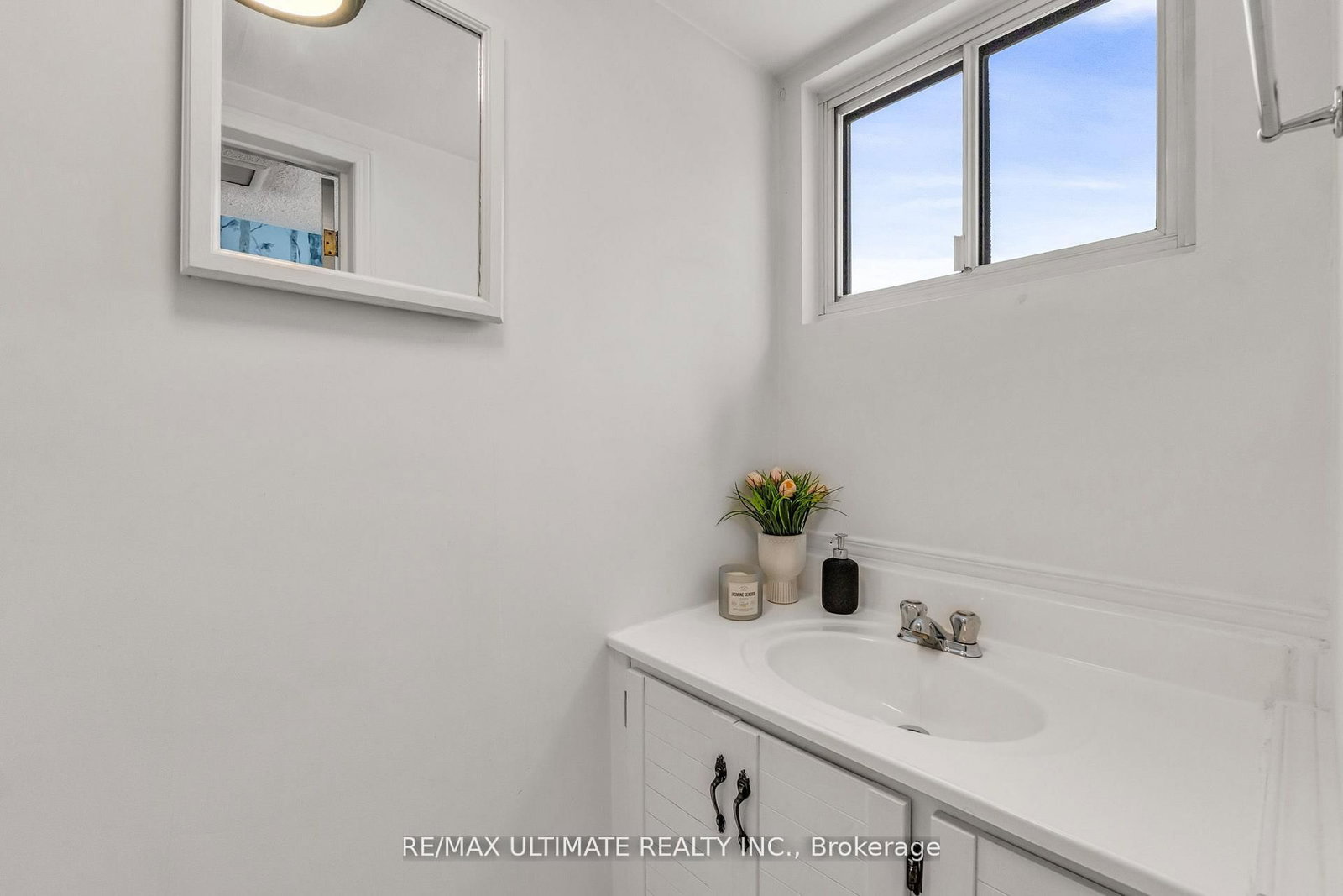 Detached House for sale at 37 Banbury Court, Brampton, Ontario, L6T 1Y9 - Avondale - MLS: W12915232