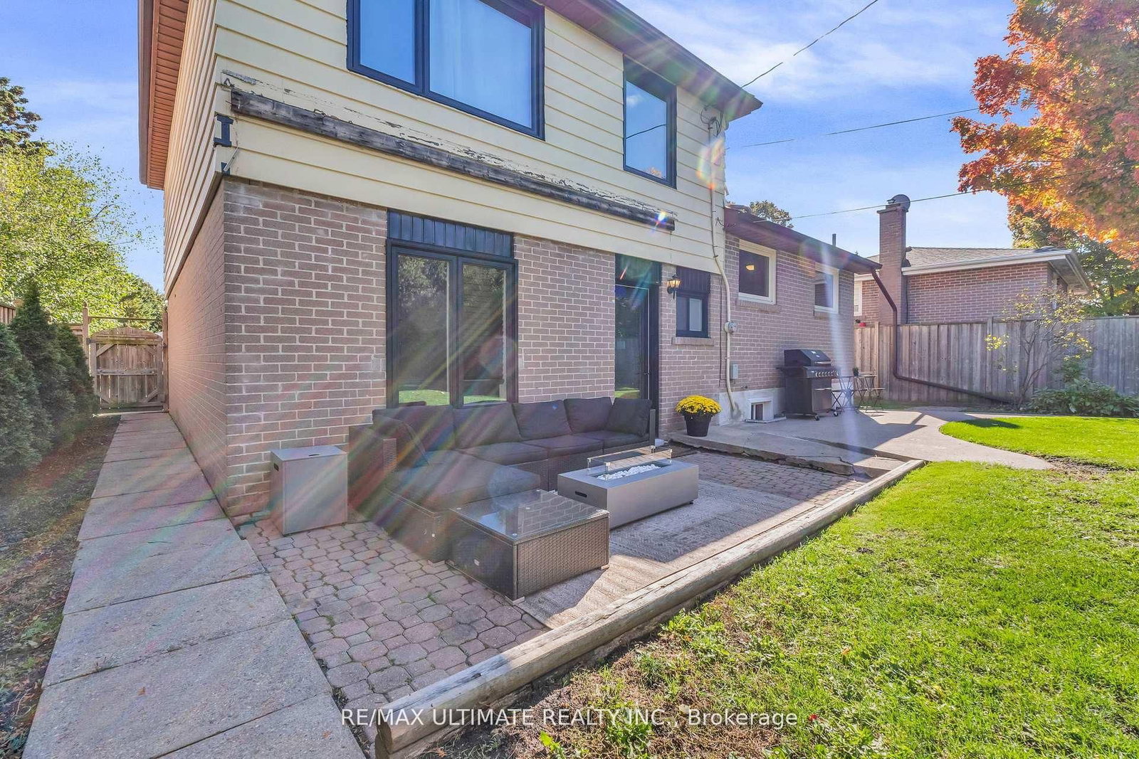 Detached House for sale at 37 Banbury Court, Brampton, Ontario, L6T 1Y9 - Avondale - MLS: W12915232