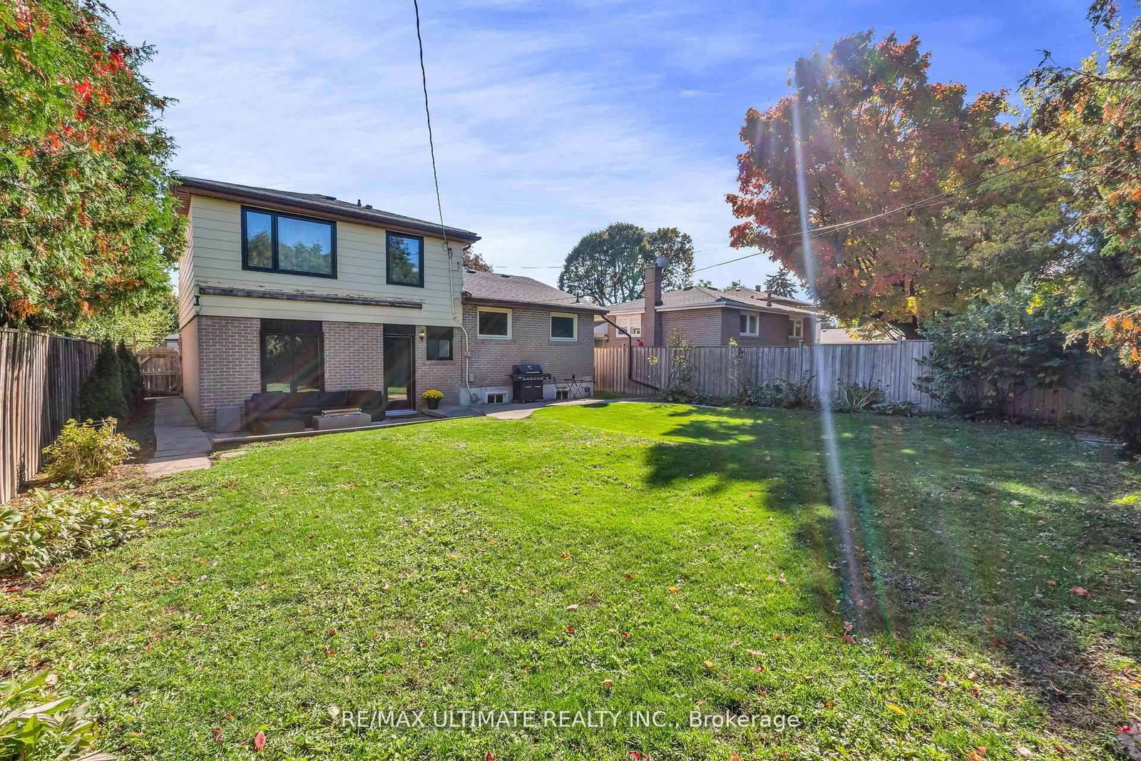 Detached House for sale at 37 Banbury Court, Brampton, Ontario, L6T 1Y9 - Avondale - MLS: W12915232