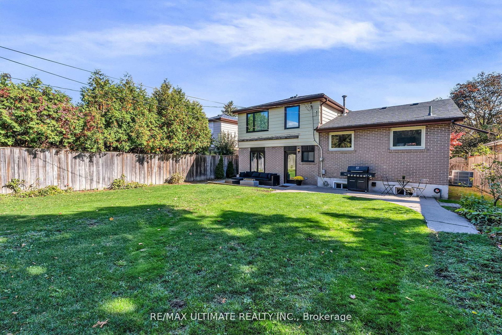 Detached House for sale at 37 Banbury Court, Brampton, Ontario, L6T 1Y9 - Avondale - MLS: W12915232