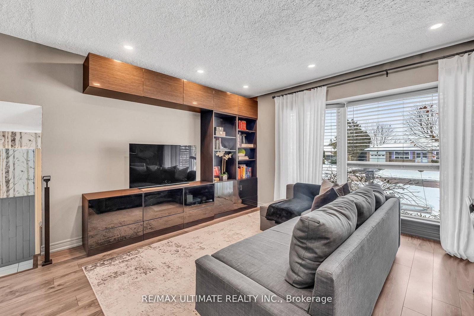 Detached House for sale at 37 Banbury Court, Brampton, Ontario, L6T 1Y9 - Avondale - MLS: W12915232