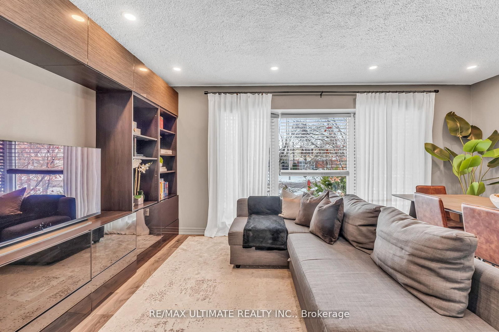 Detached House for sale at 37 Banbury Court, Brampton, Ontario, L6T 1Y9 - Avondale - MLS: W12915232