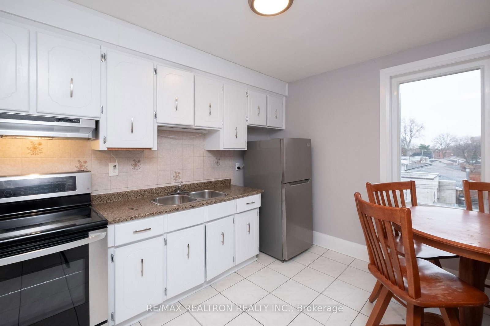 1939 Davenport Road, Unit Upper - Photo 9