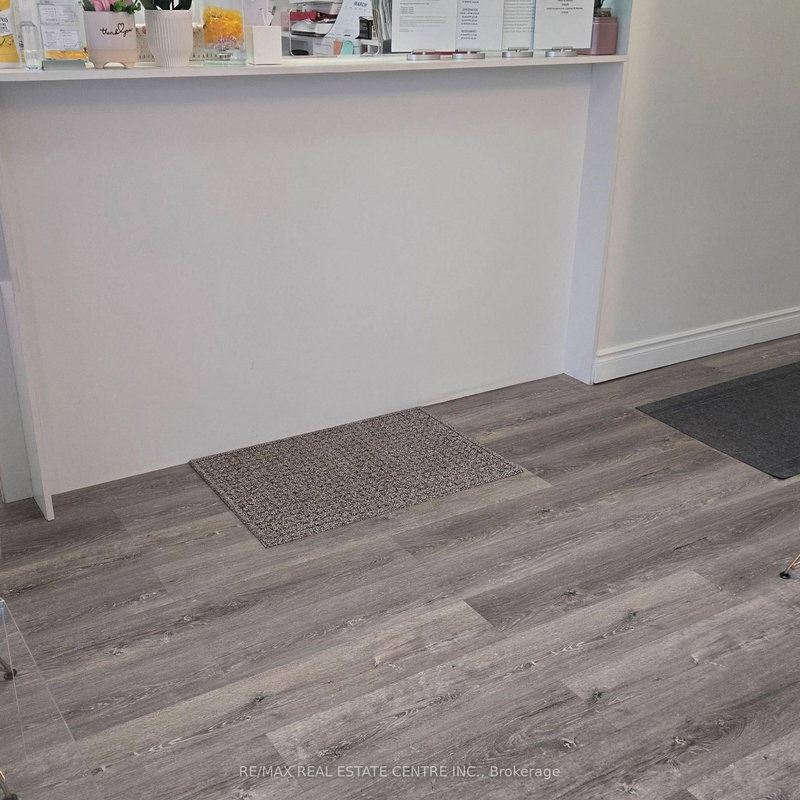 5 - 1 Queensgate Blvd, Caledon, L7E 2X7 | Image 3