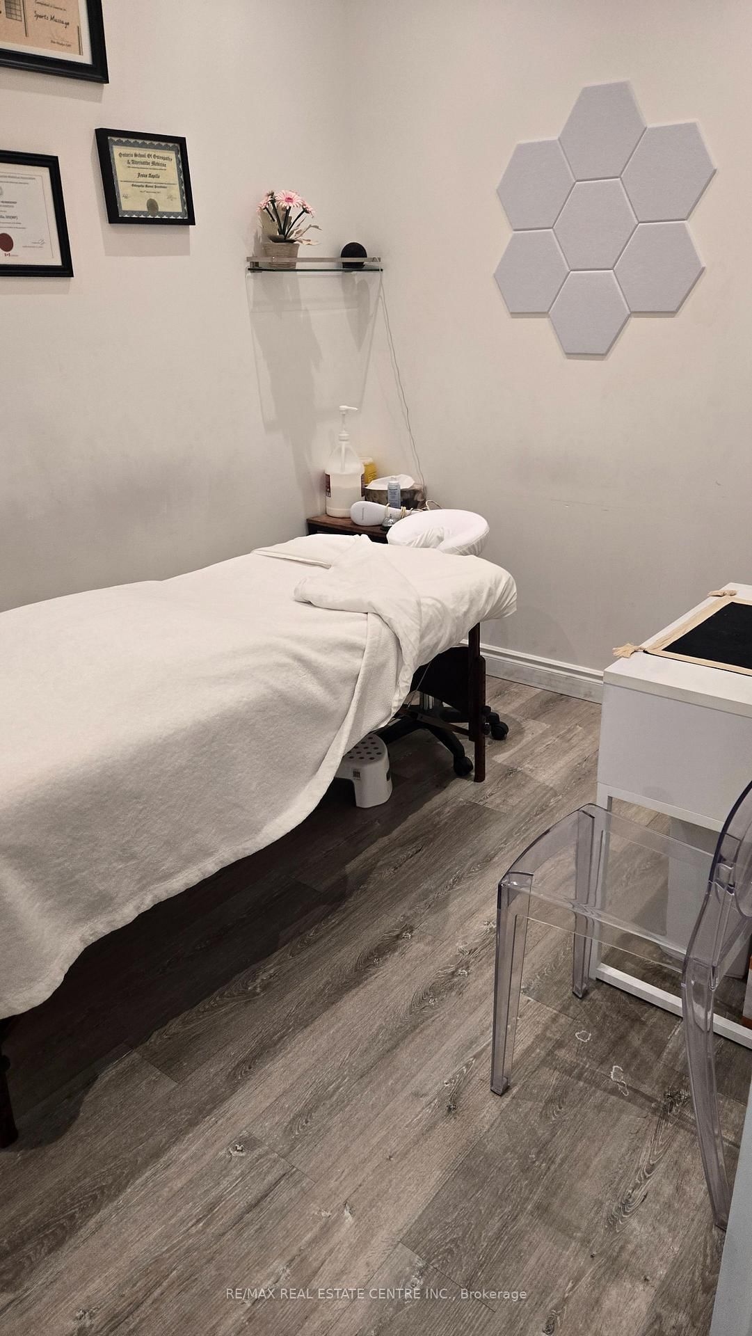 1 Queensgate Boulevard, Unit 5 - Photo 5