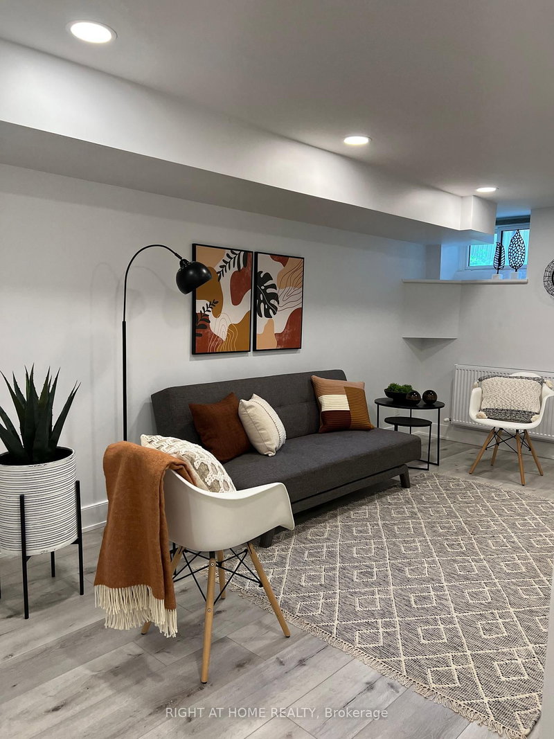 Bsmt - 76 Glendale Ave, Toronto, M6R 2T1 | Image 2