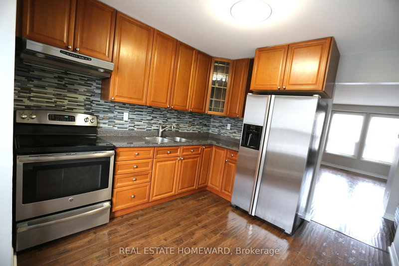 104 Enderby Cres, Brampton, L6T 4C6 | Image 3