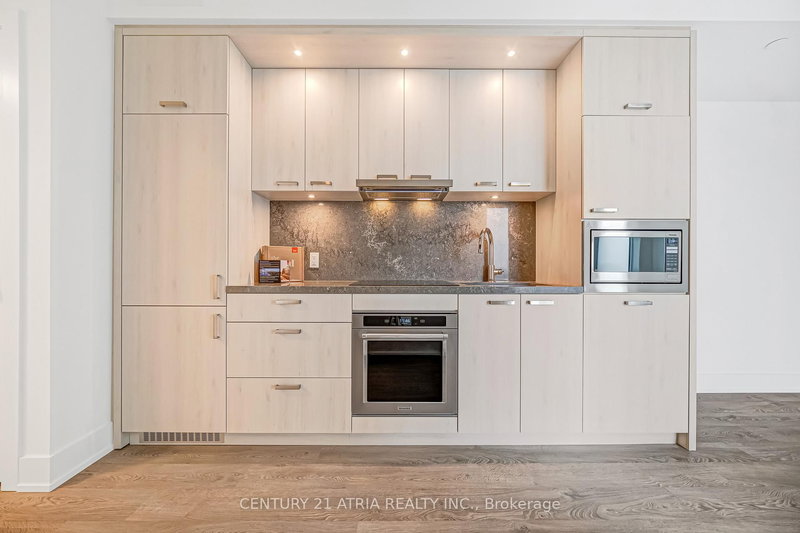 home for lease on 501-858 Dupont Street