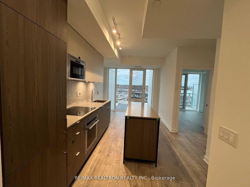 817 - 220 Missinnihe Way, Mississauga, L5H 0A9 | Image 2