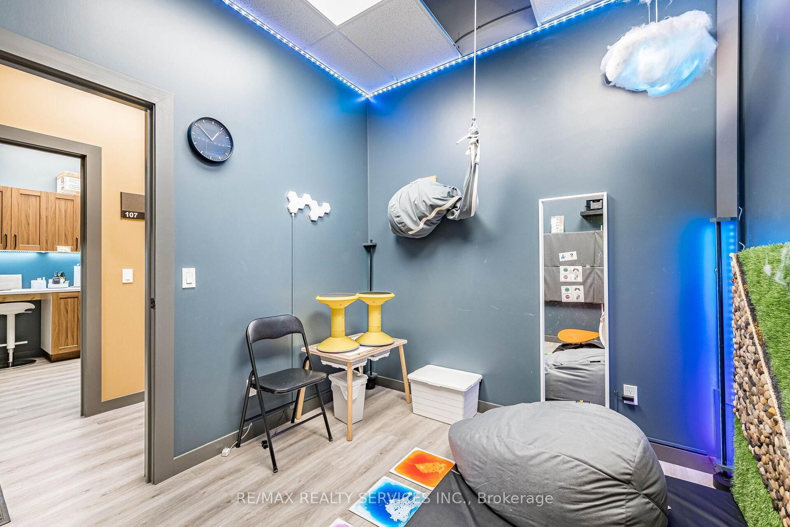 5006 South Service Road, Unit 3 - Photo 23