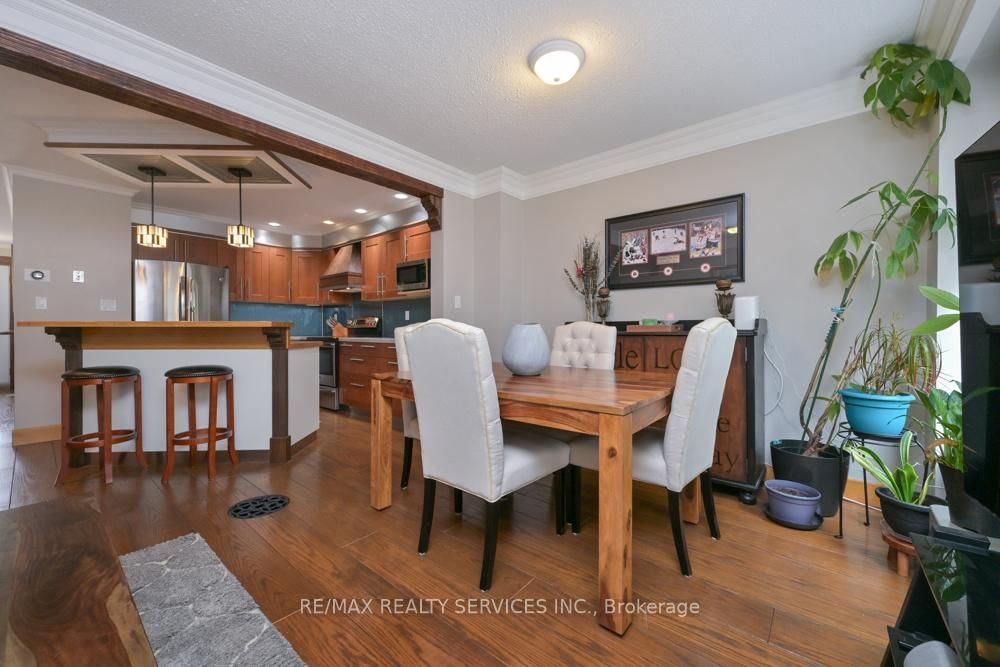 Townhouse for sale at 8 Collins Crescent, Brampton, Ontario, L6V 3M9 - Brampton North - MLS: W12916504