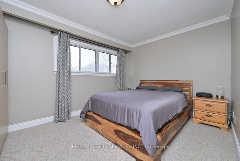 Townhouse for sale at 8 Collins Crescent, Brampton, Ontario, L6V 3M9 - Brampton North - MLS: W12916504