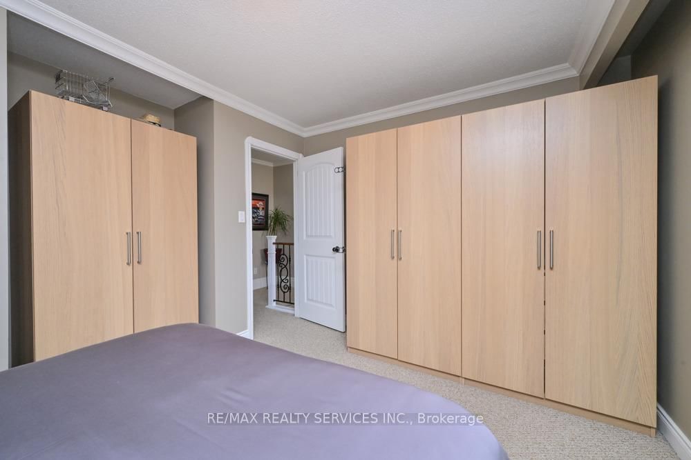 Townhouse for sale at 8 Collins Crescent, Brampton, Ontario, L6V 3M9 - Brampton North - MLS: W12916504