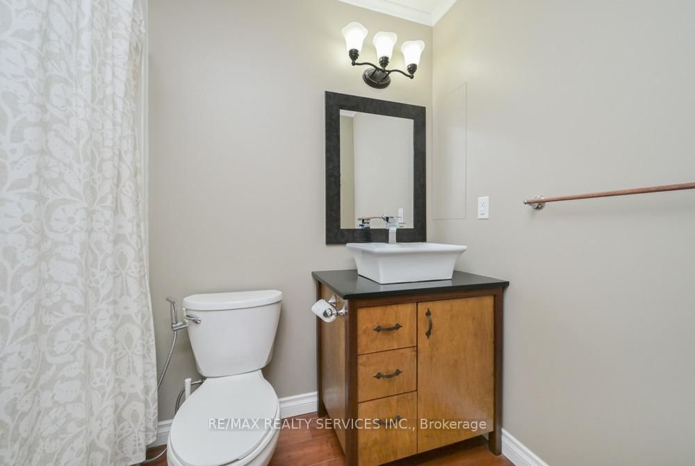 Townhouse for sale at 8 Collins Crescent, Brampton, Ontario, L6V 3M9 - Brampton North - MLS: W12916504