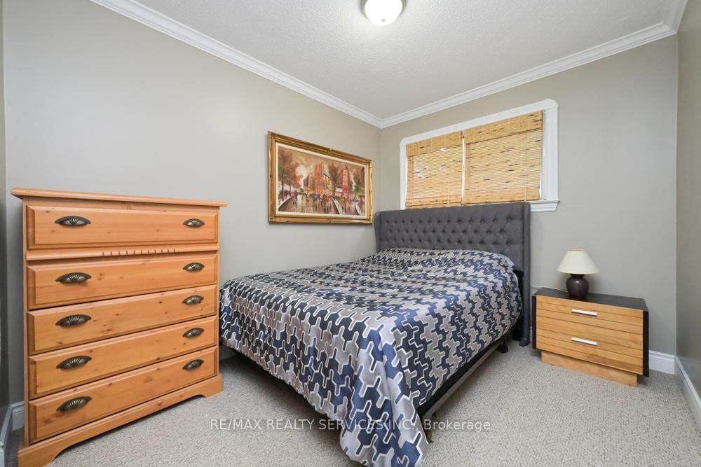 Townhouse for sale at 8 Collins Crescent, Brampton, Ontario, L6V 3M9 - Brampton North - MLS: W12916504