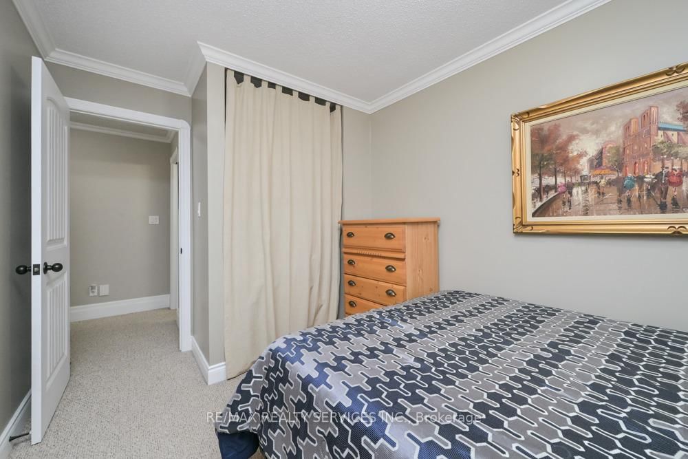 Townhouse for sale at 8 Collins Crescent, Brampton, Ontario, L6V 3M9 - Brampton North - MLS: W12916504