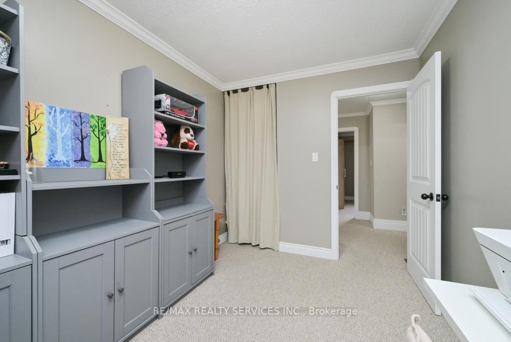 Townhouse for sale at 8 Collins Crescent, Brampton, Ontario, L6V 3M9 - Brampton North - MLS: W12916504